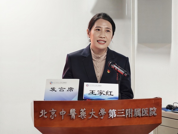 王家红书记作总结讲话.jpg