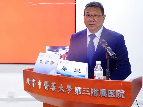 晏军院长做医院工作报告.jpg